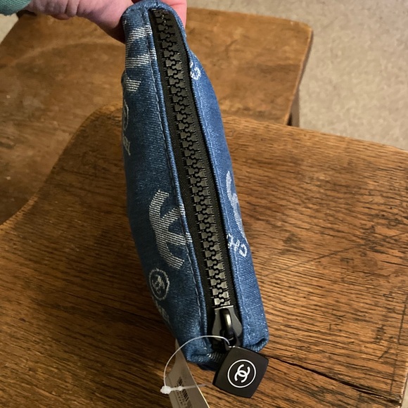 CHANEL Beaute Denim Carryall Makeup/Cosmetic Pouch/Bag with Dust Bag NWT - Picture 3 of 7